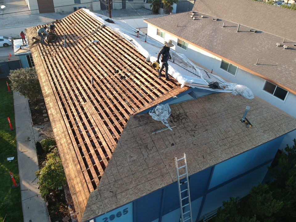 Costa Mesa apartment roofing: tear-off