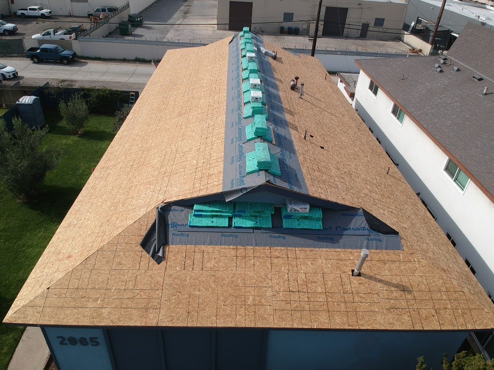Costa Mesa apartment roofing: roof decking